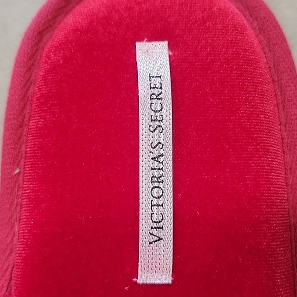 Victoria’s Secret Size M Red Slide On Slippers with Fuzzy Pom Pom, NWOT - Picture 3 of 6
